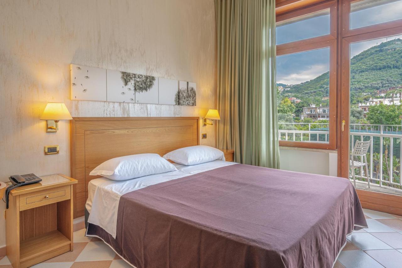 Grand Hotel Moon Valley Vico Equense Eksteriør billede