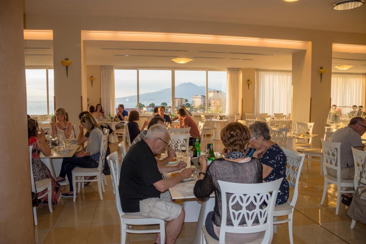Grand Hotel Moon Valley Vico Equense Eksteriør billede