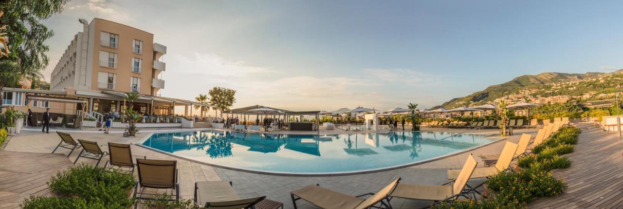 Grand Hotel Moon Valley Vico Equense Eksteriør billede
