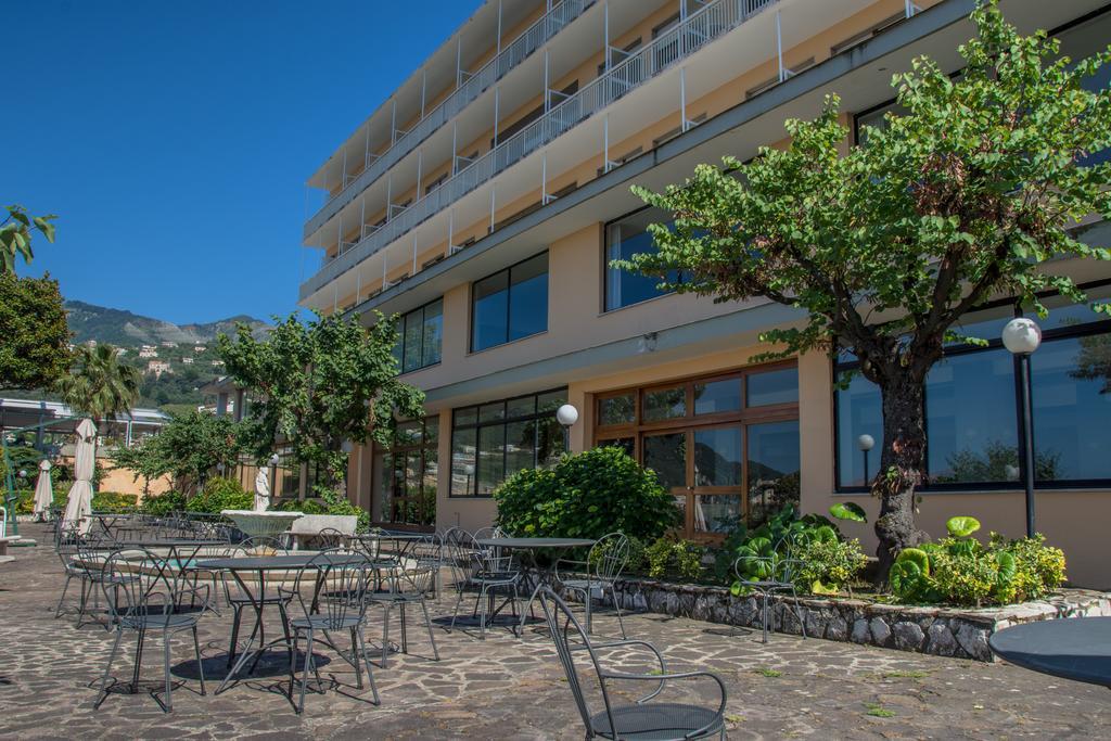 Grand Hotel Moon Valley Vico Equense Eksteriør billede