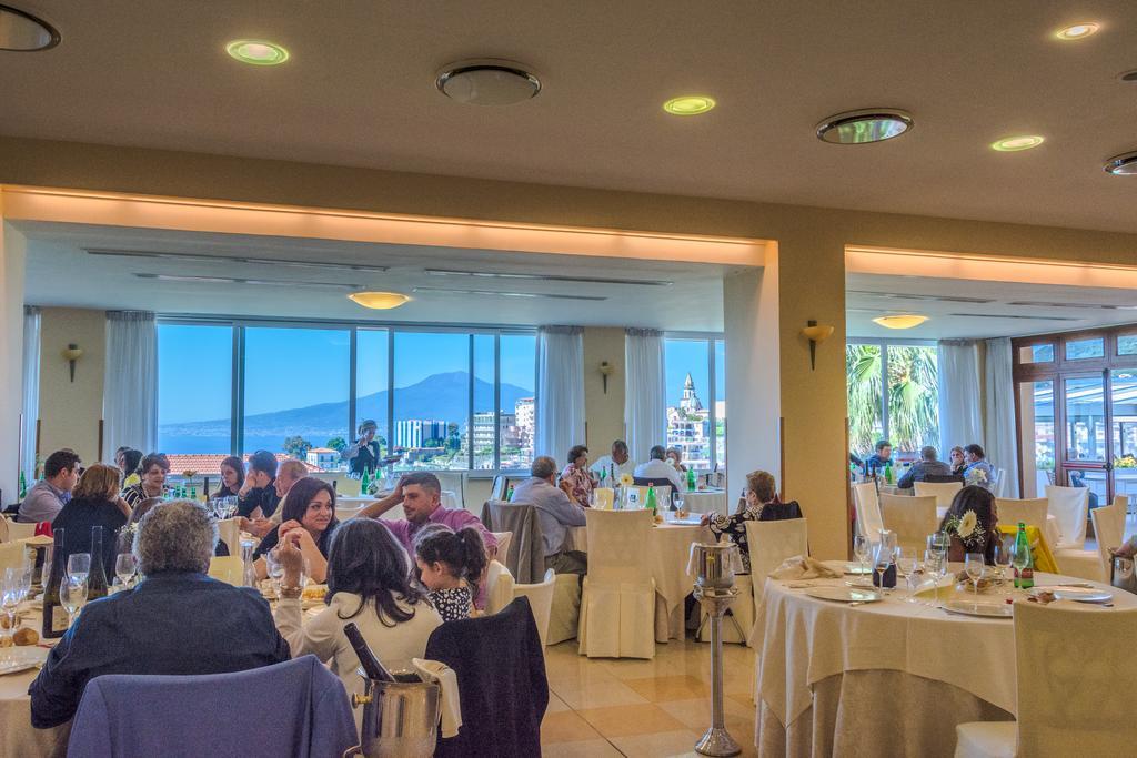Grand Hotel Moon Valley Vico Equense Eksteriør billede