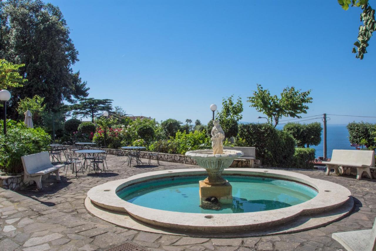 Grand Hotel Moon Valley Vico Equense Eksteriør billede